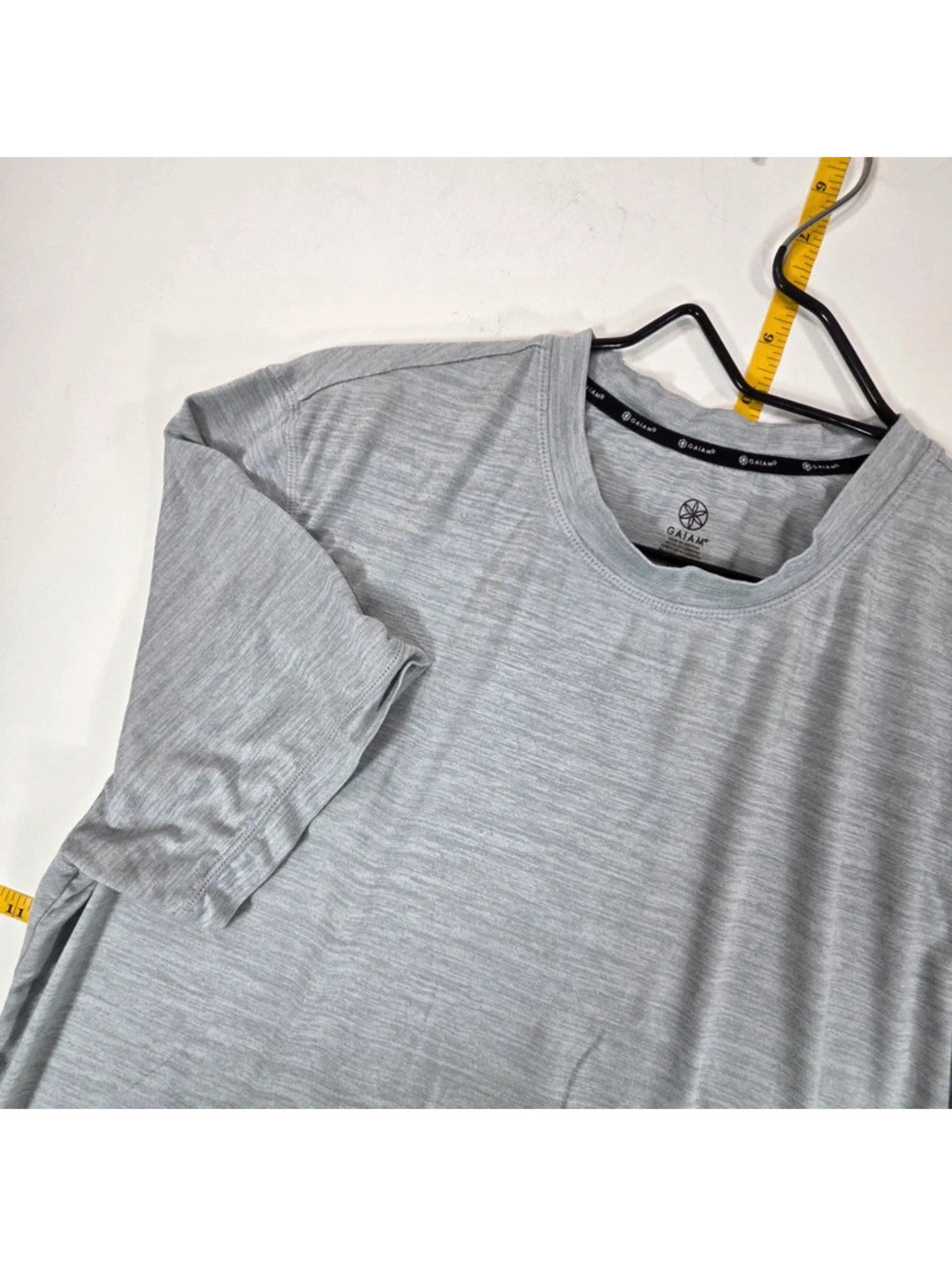 Gaiam active crewneck t-shirt Large